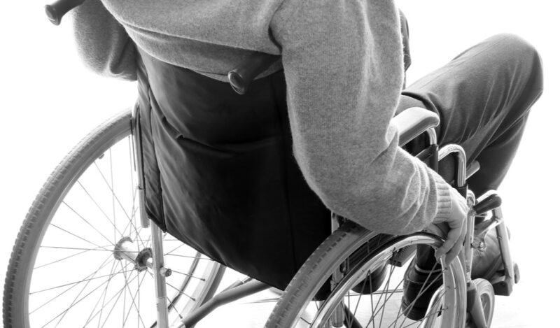Esclerose lateral amiotrófica: sintomas e cuidados em casa