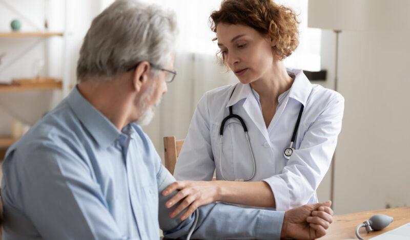 Como cuidar de doentes crónicos em casa?