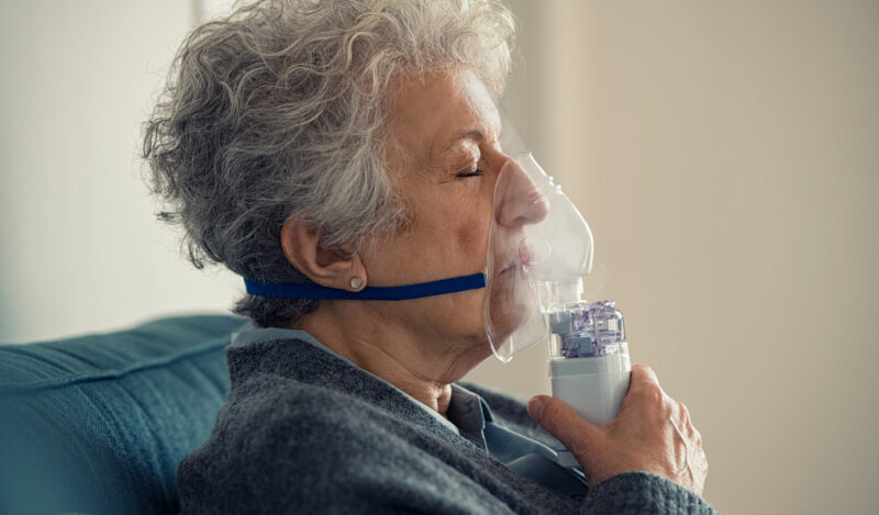 Enfisema pulmonar nos idosos: sintomas e tratamento