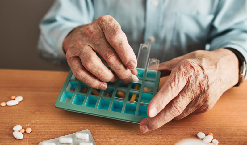 Problemas comuns com a medicação para idosos e como os resolver