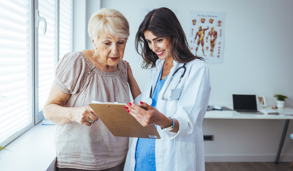 De que forma os idosos podem beneficiar com um médico especialista em geriatria?