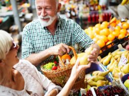 Que alterações alimentares devem ser feitas pelos idosos com diabetes?