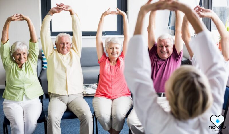 Exercícios para idosos que podem ser feitos numa cadeira